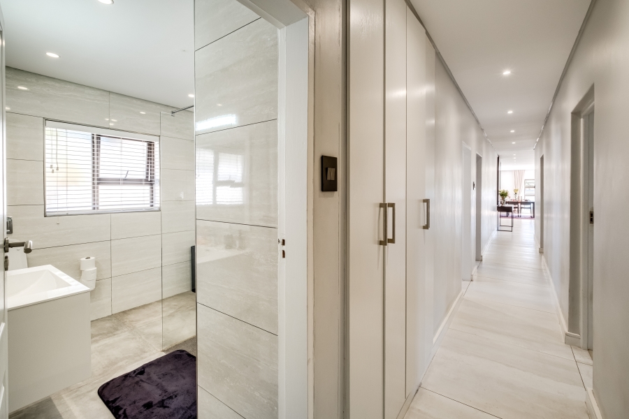 5 Bedroom Property for Sale in Valmary Park Western Cape